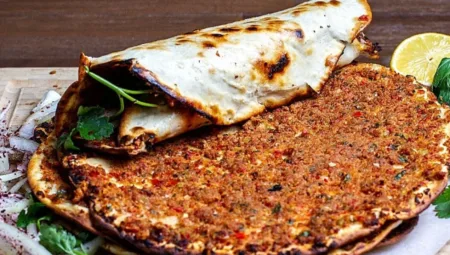 Evde Kolay Lahmacun Tarifi