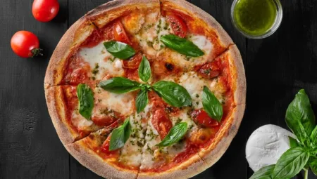 Ev Yapımı Margherita Pizza: Adım Adım Rehber