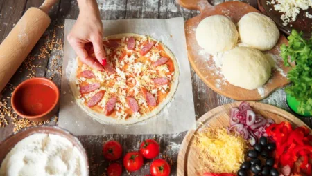 Pizza Tutkunlarına: Ev Yapımı Pratik Pizza