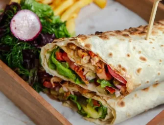 Sokak Lezzetini Evde Yaşayın: Tavuk Döner Dürüm Tarifi